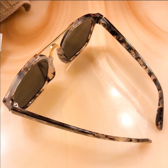 Mirrored sunglasses 😎 with grey leopard frames - Picture 7 of 8